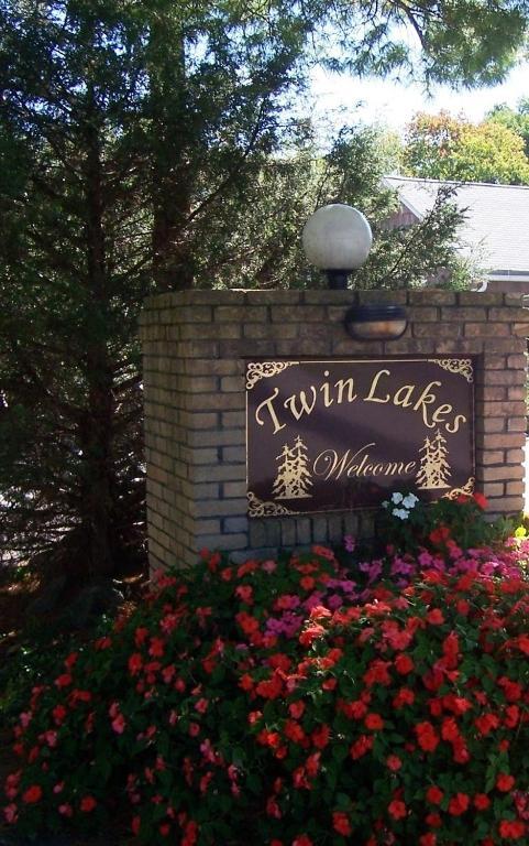 Twin Lakes - Hurley Villa Bagian luar foto